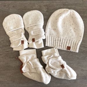 Matching set of Goumikids mittens, booties, and hat